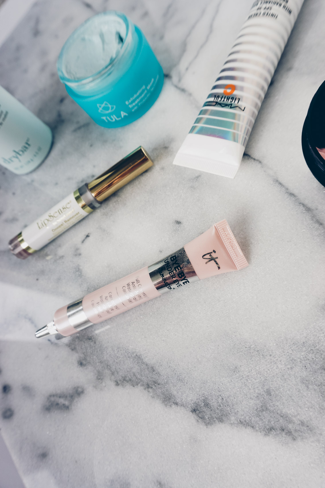 Pittsburgh Life & Personal Style Blogger, Jenna Boron of Balance and Chaos, shares 6 of her favorite beauty finds this May.