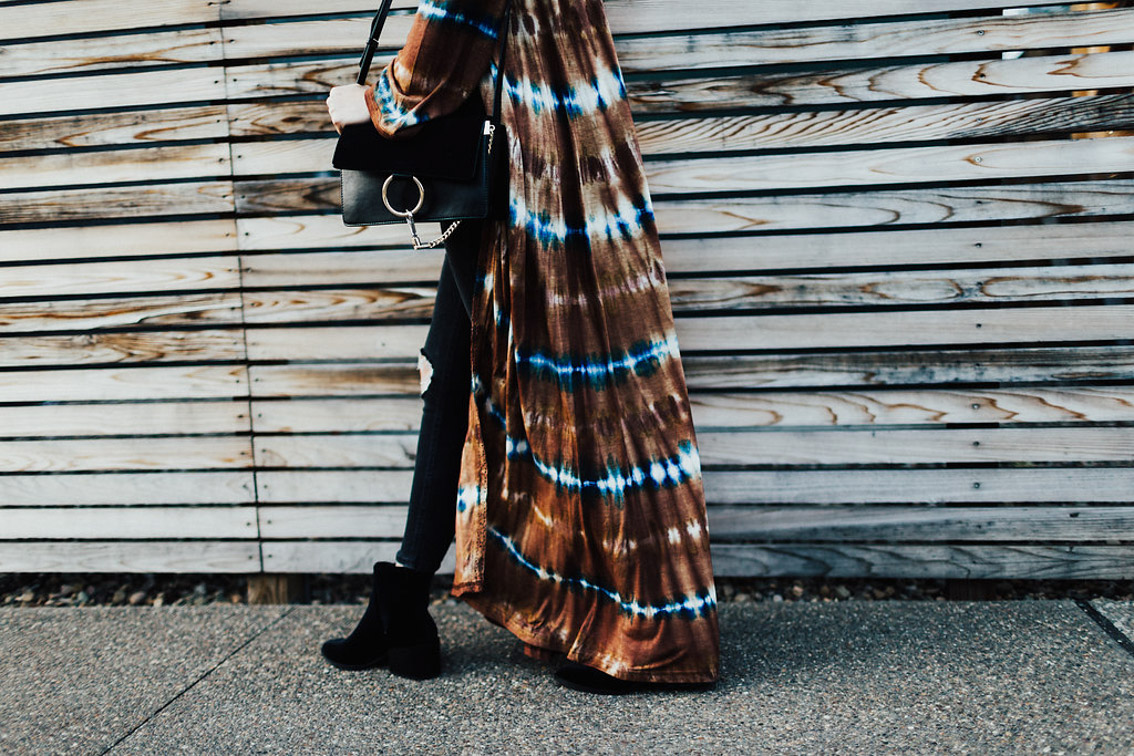 Pittsburgh Life & Personal Style Blogger, Jenna Boron, shares this boho look for Summer 2017 wearing Raga Navajo Caftan and Closet Access Mini Kendall Bag