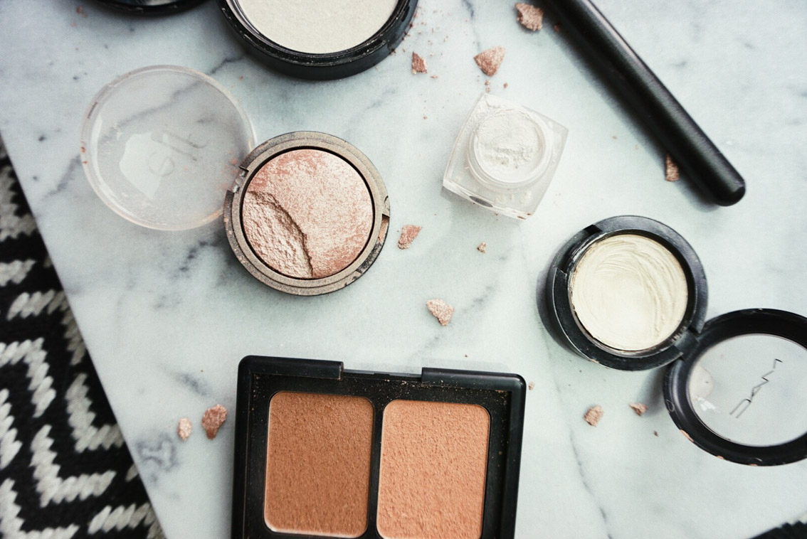 Pittsburgh Life and Personal Style blogger, Jenna Boron of Balance and Chaos | 6 Favorite Beauty Products To Stay Dewy, Bronzed, and Highlighted Year Round 