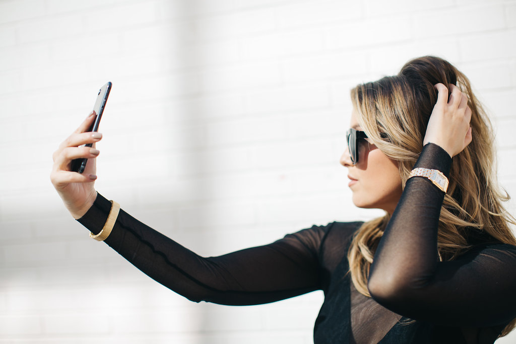 Jenna Boron of life and personal style blog, Balance and Chaos, talks about the 2018 Instagram algorithm updates, how to boost engagement...