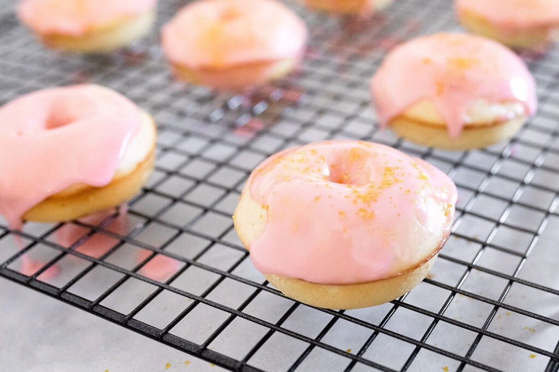 Jenna Boron of life and personal style blog, Balance and Chaos, shares a William's Sonoma Valentine's / Galentine's Day pink glitter donut recipe & Prosecco