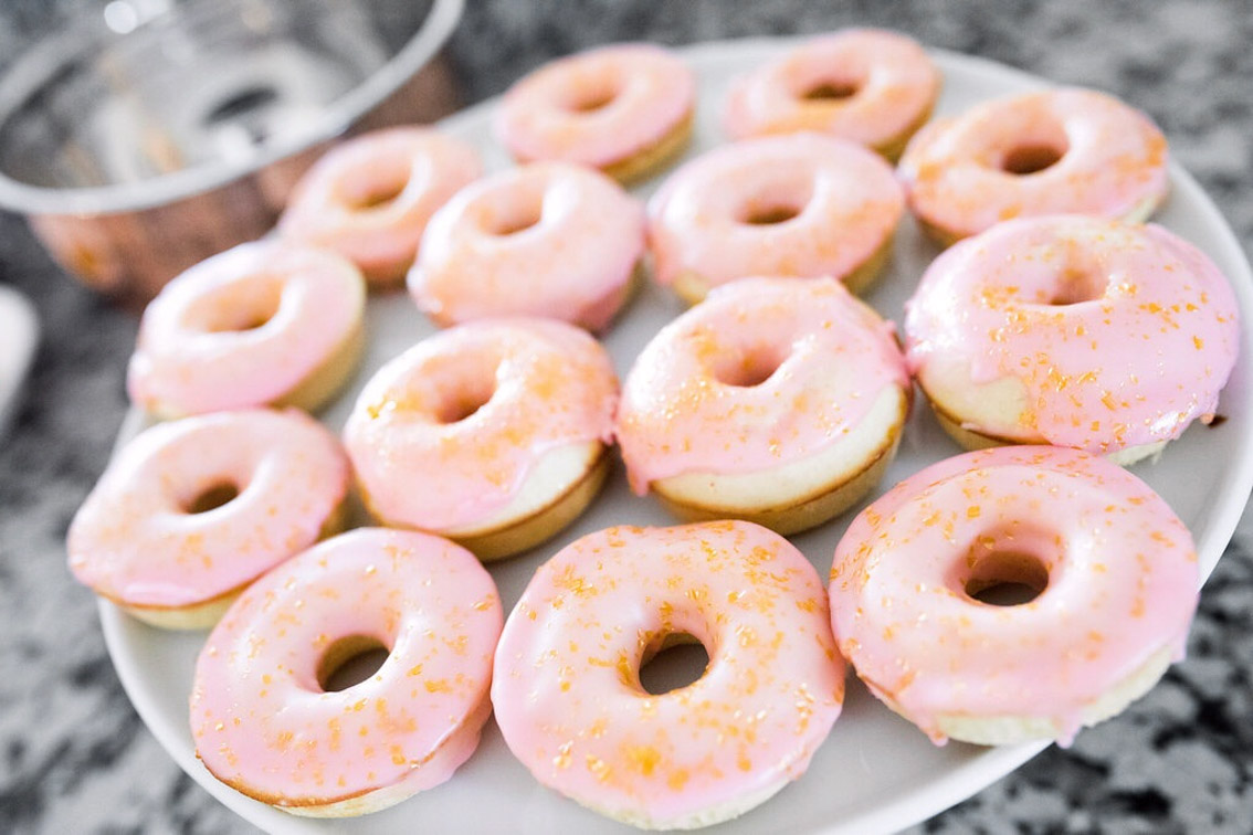 Jenna Boron of life and personal style blog, Balance and Chaos, shares a William's Sonoma Valentine's / Galentine's Day pink glitter donut recipe & Prosecco