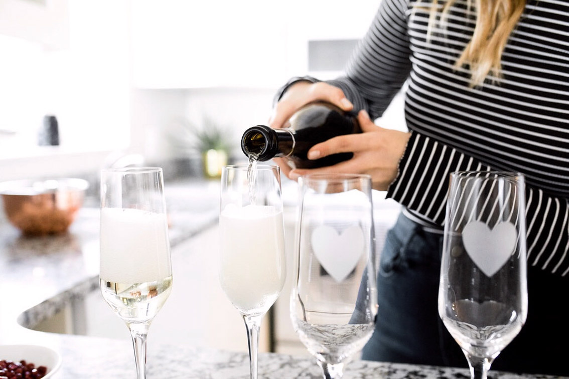 Jenna Boron of life and personal style blog, Balance and Chaos, shares a Williams Sonoma Valentine's / Galentine's Day pink glitter donut recipe & Prosecco 