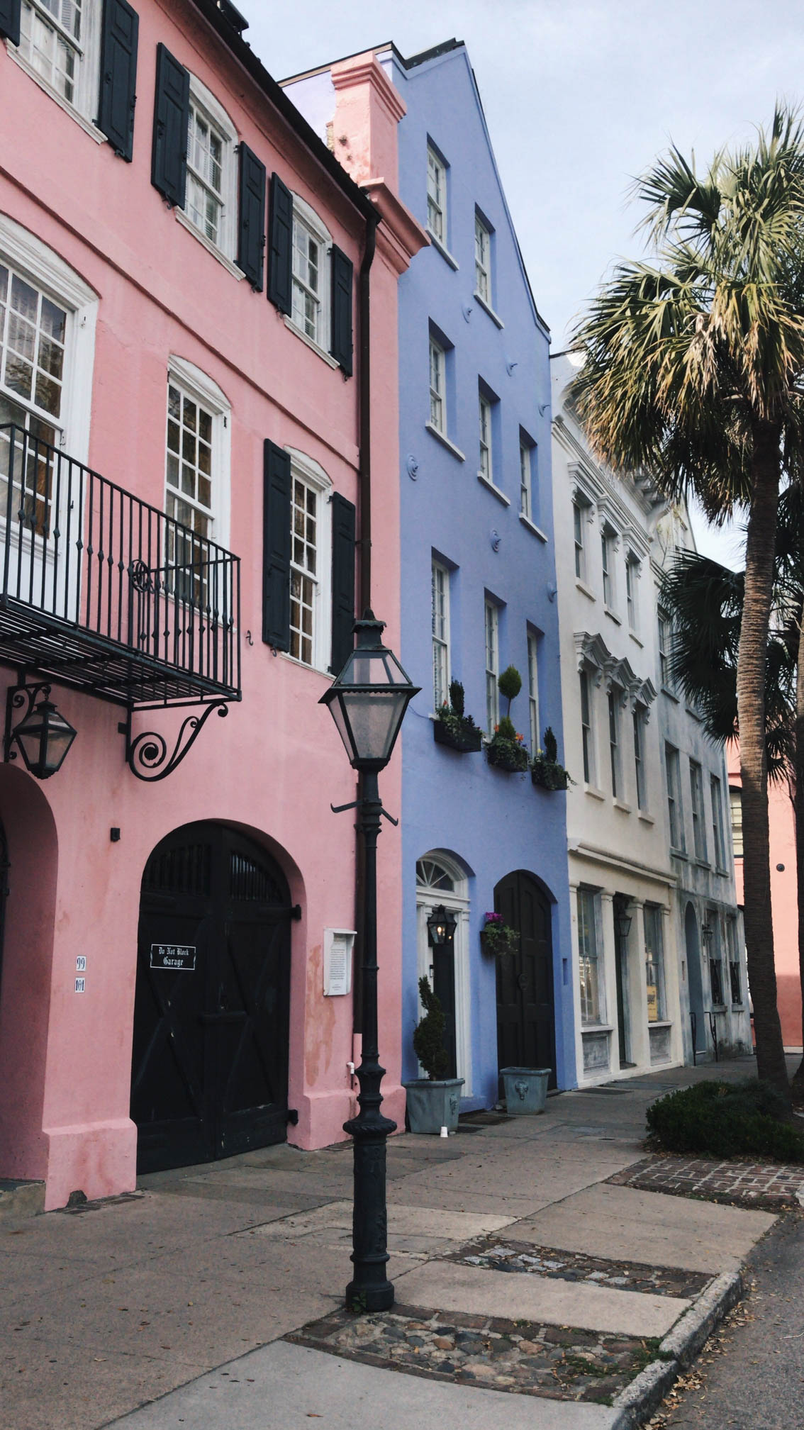 A First-Timer's Guide to Visiting Charleston, South Carolina: Best restaurants and bars, things to do, places to see during a long weekend trip to Charleston