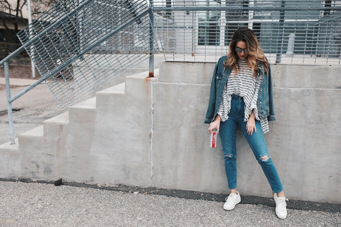 Jenna Boron of life and personal style blog, Balance and Chaos, shares 6 tips for balancing work, a side hustle, and life...