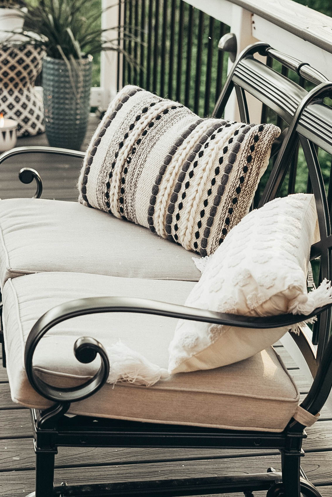 affordable outdoor pillows black and white