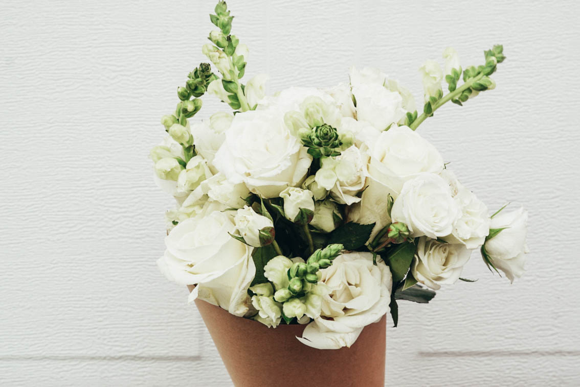 URBANSTEMS FLOWER DELIVERY - WHITE BOUQUET