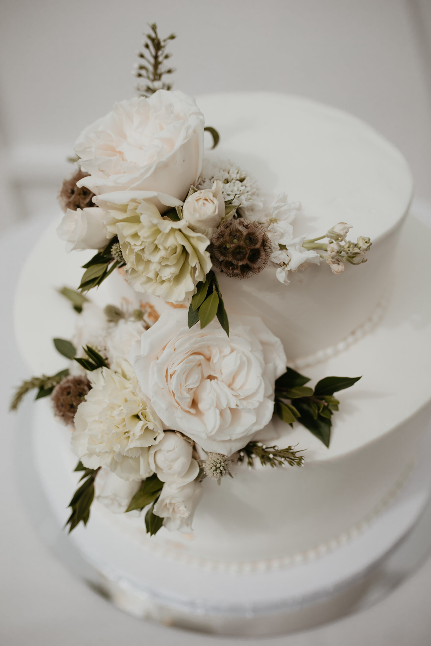 MODERN WEDDING CAKE GOLD FOIL