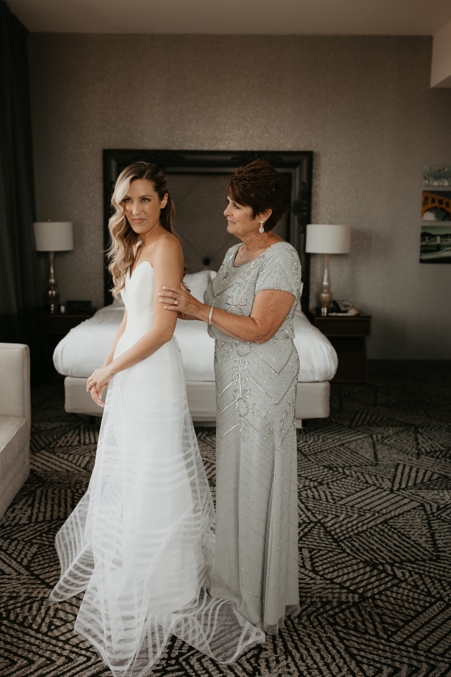 mom and daughter wedding morning photo